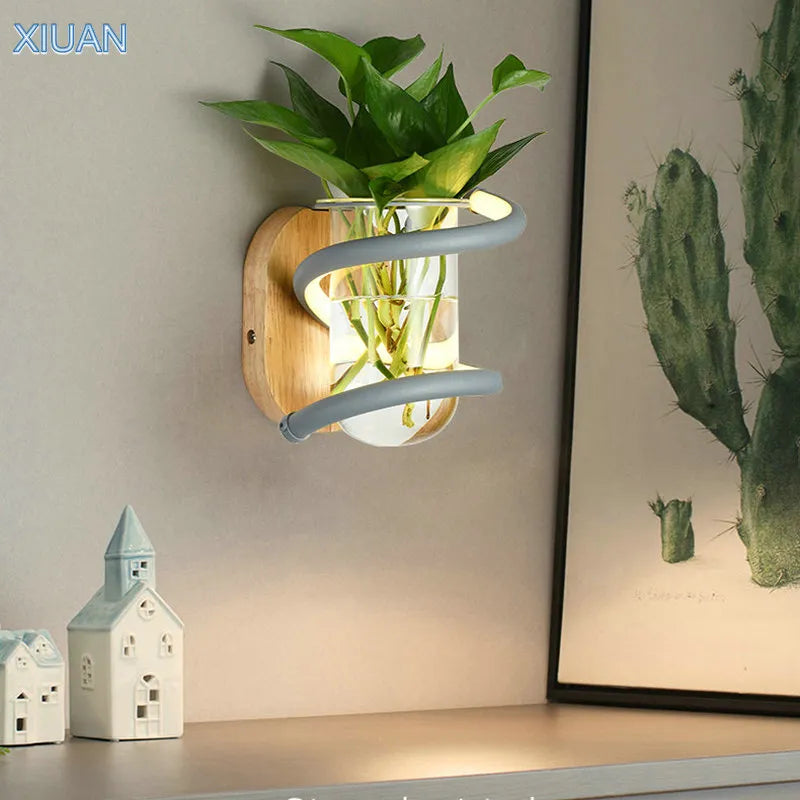 Applique murale nordique en bois avec plante verte