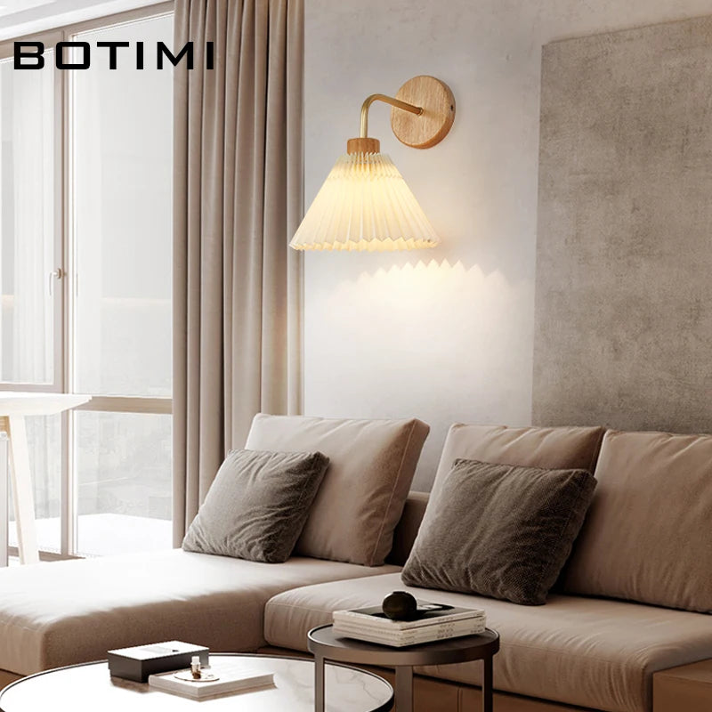 Appliques murales LED en bois nordique avec abat-jour brillant