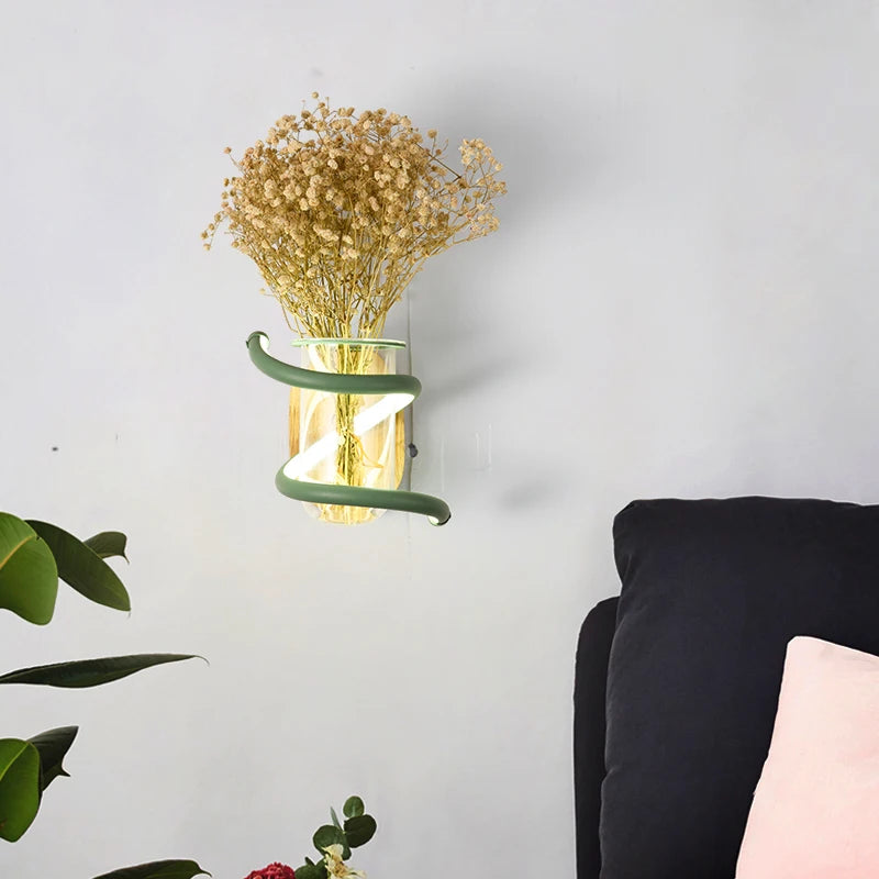 applique murale nordique en bois avec plante verte pour ambiance chaleureuse
