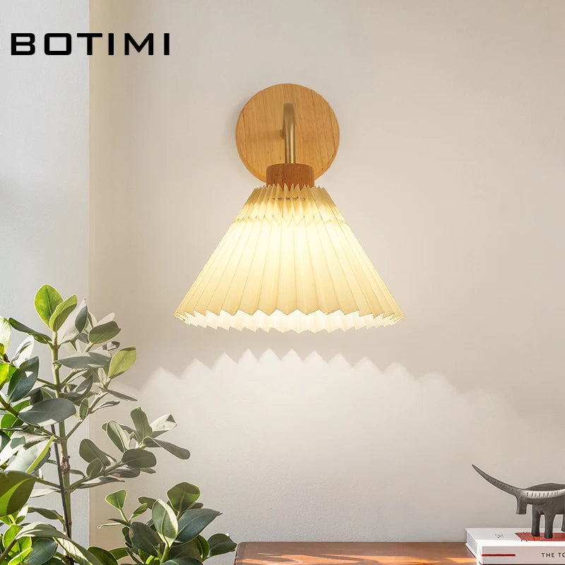 Appliques murales LED en bois nordique avec abat-jour brillant