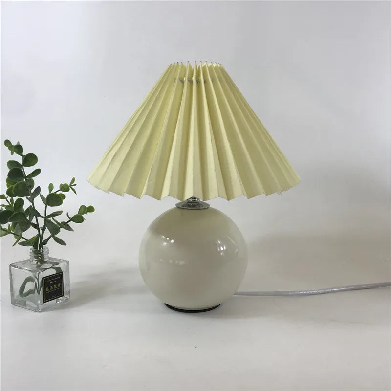 Lampe plissée bois rotin moderne LED bureau et table