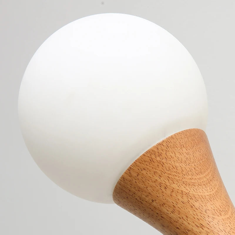 lustre moderne en bois avec abat-jour en verre