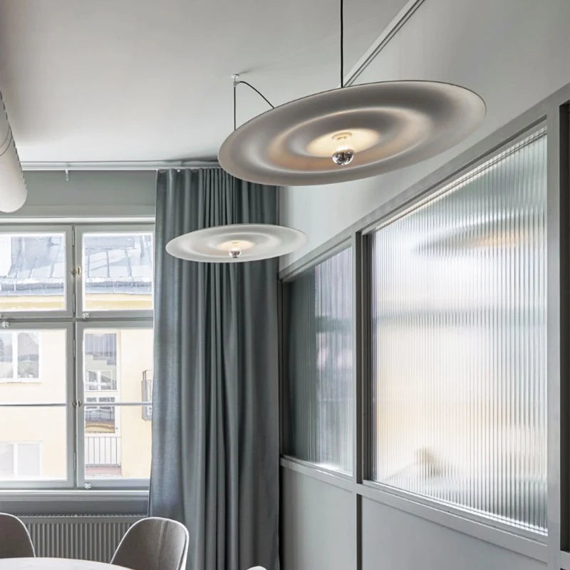 Suspension design minimaliste forme de soucoupe volante