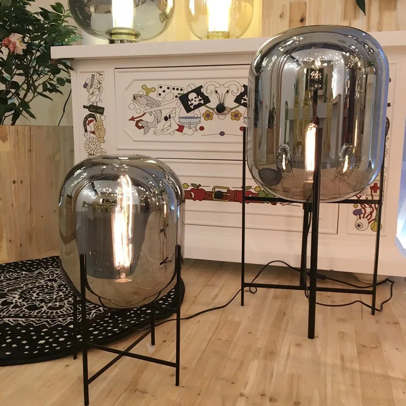 lampadaire post-moderne simple avec verre de cognac