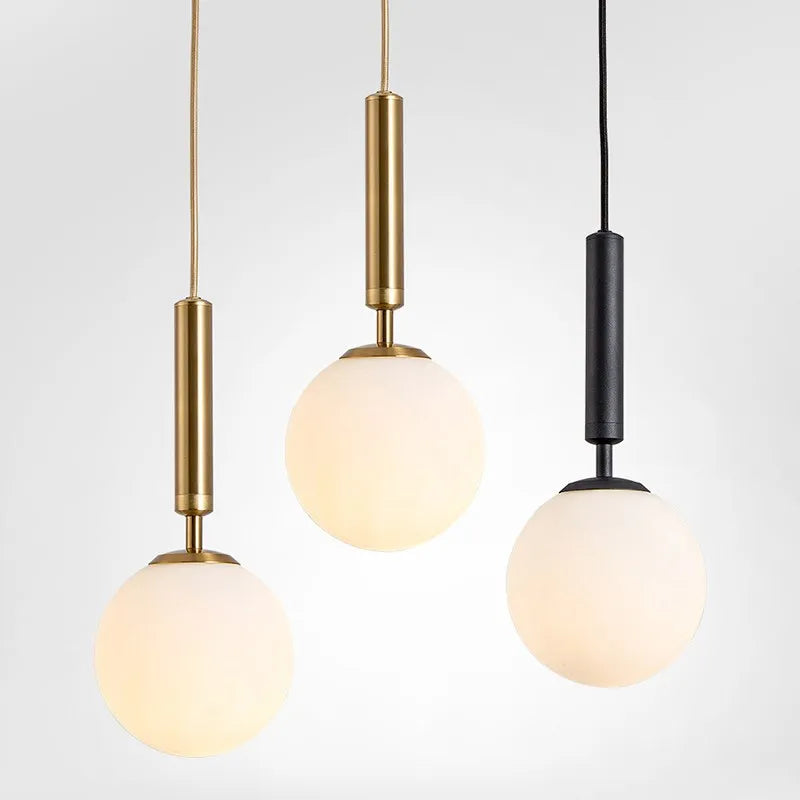Suspension laiton noir boule lait LED
