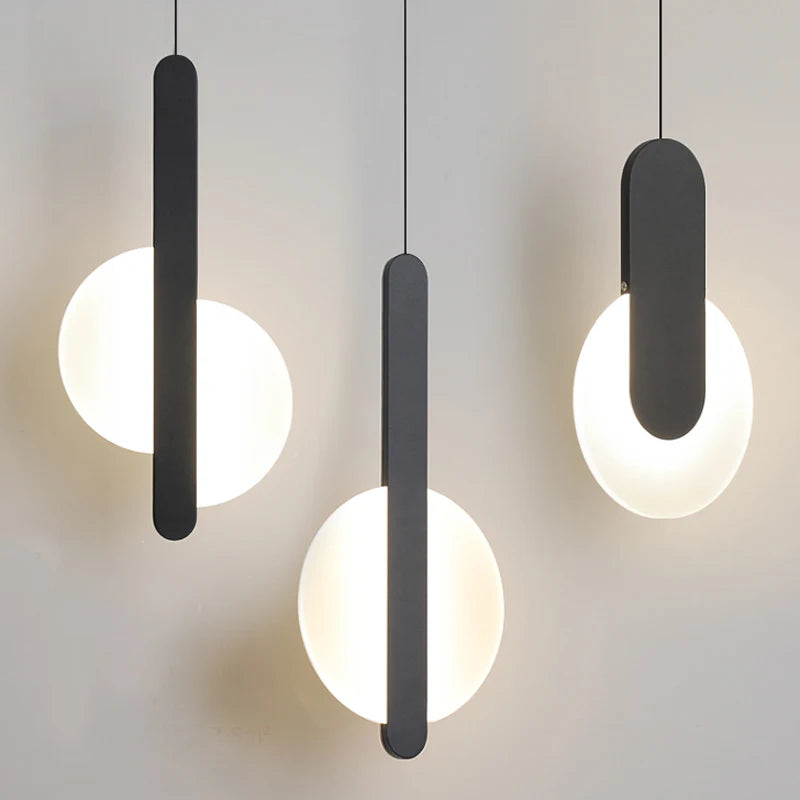 Lustre LED suspendu noir acrylique