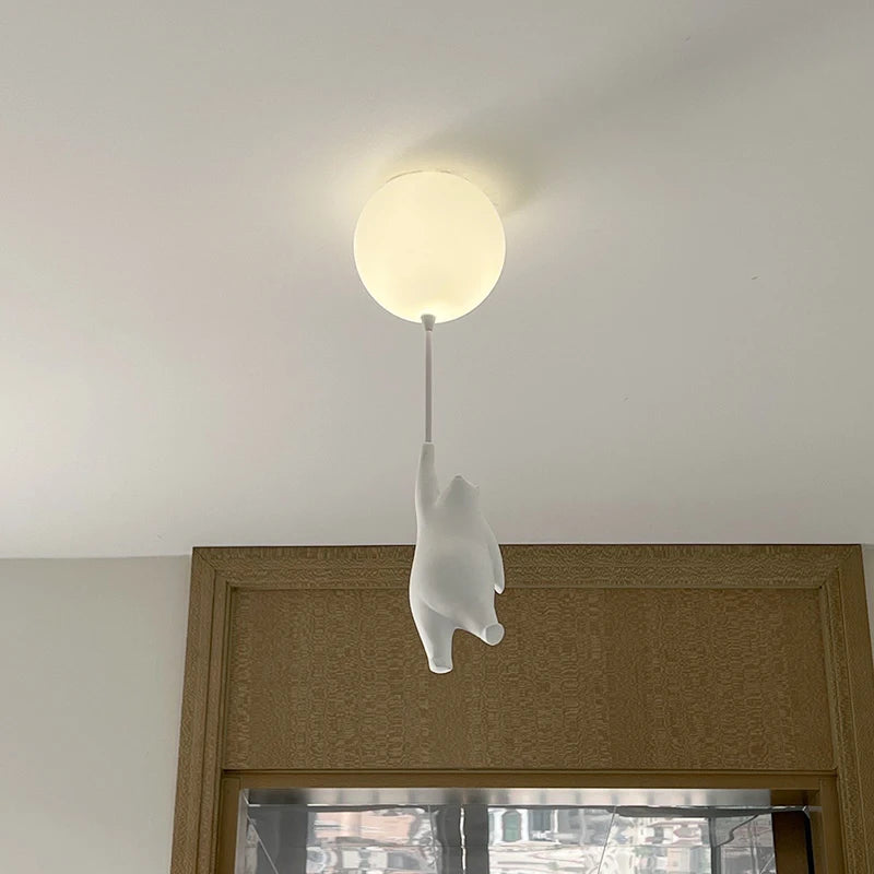 Suspension avec boule en verre et ours suspendu