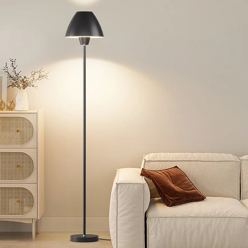 lampadaire moderne en fer forgé sur pied avancé