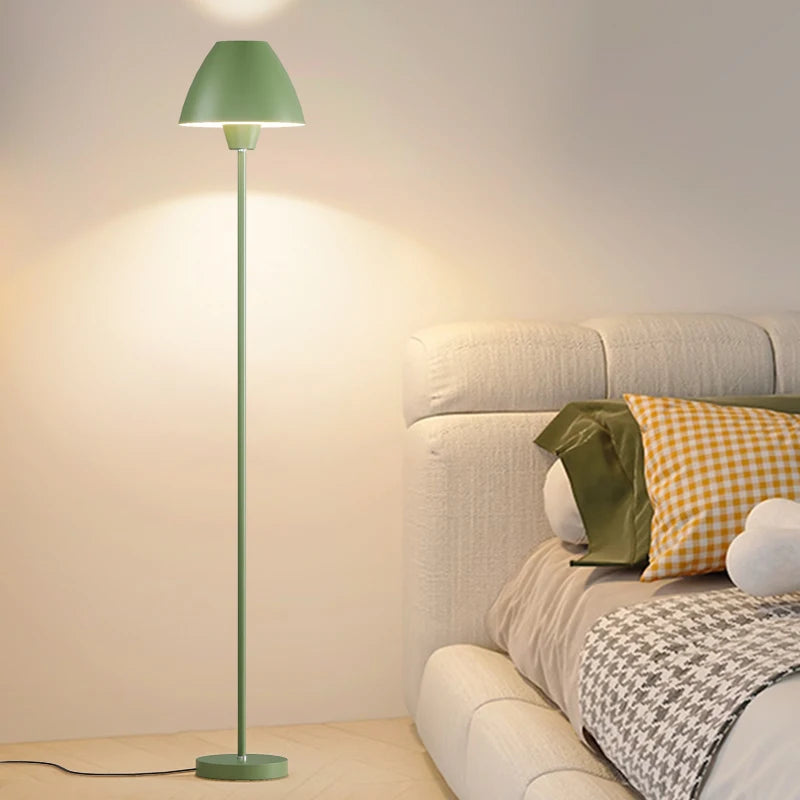 lampadaire moderne en fer forgé sur pied avancé
