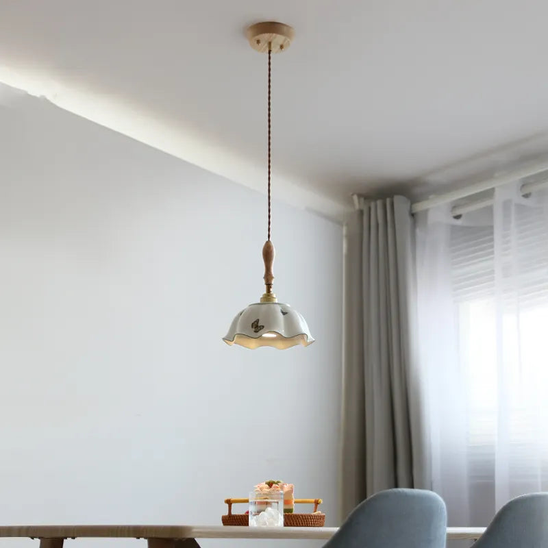 Suspension design led papillon céramique et bois