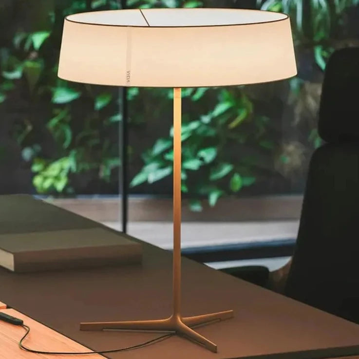Lampadaire minimaliste de styliste italien