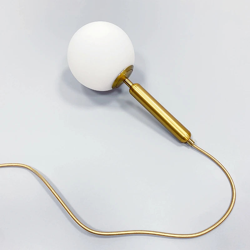 Suspension laiton noir boule lait LED