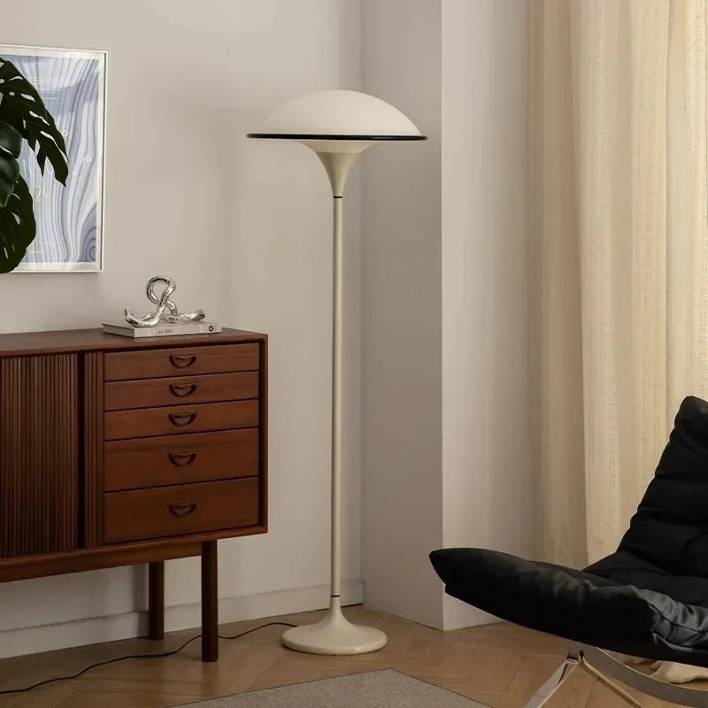 lampadaire nordique design minimaliste avec abat-jour en acrylique