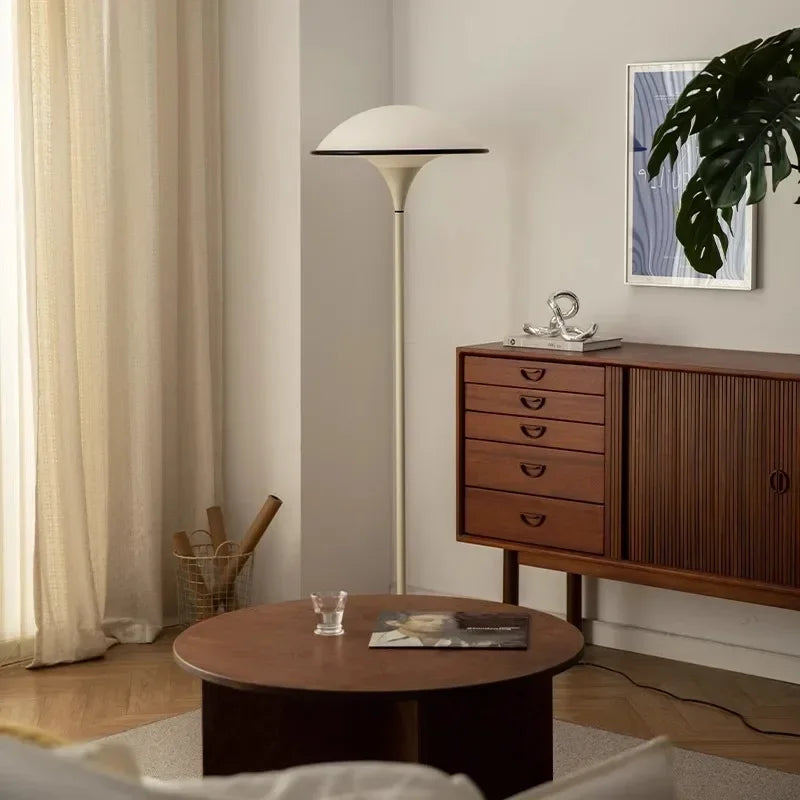 lampadaire nordique design minimaliste avec abat-jour en acrylique