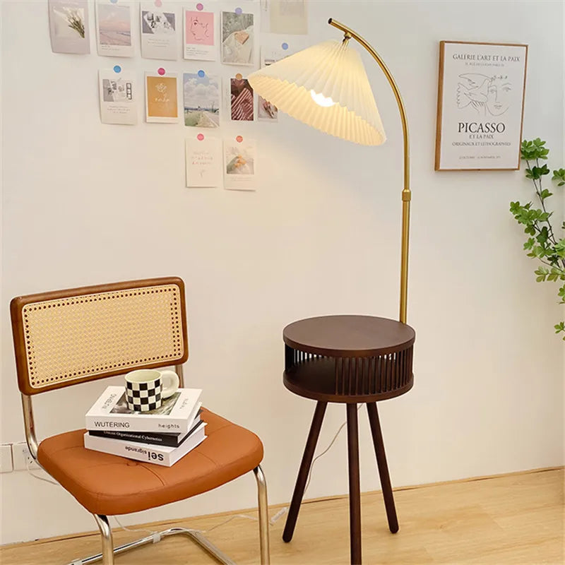 Lampadaire en bois moderne
