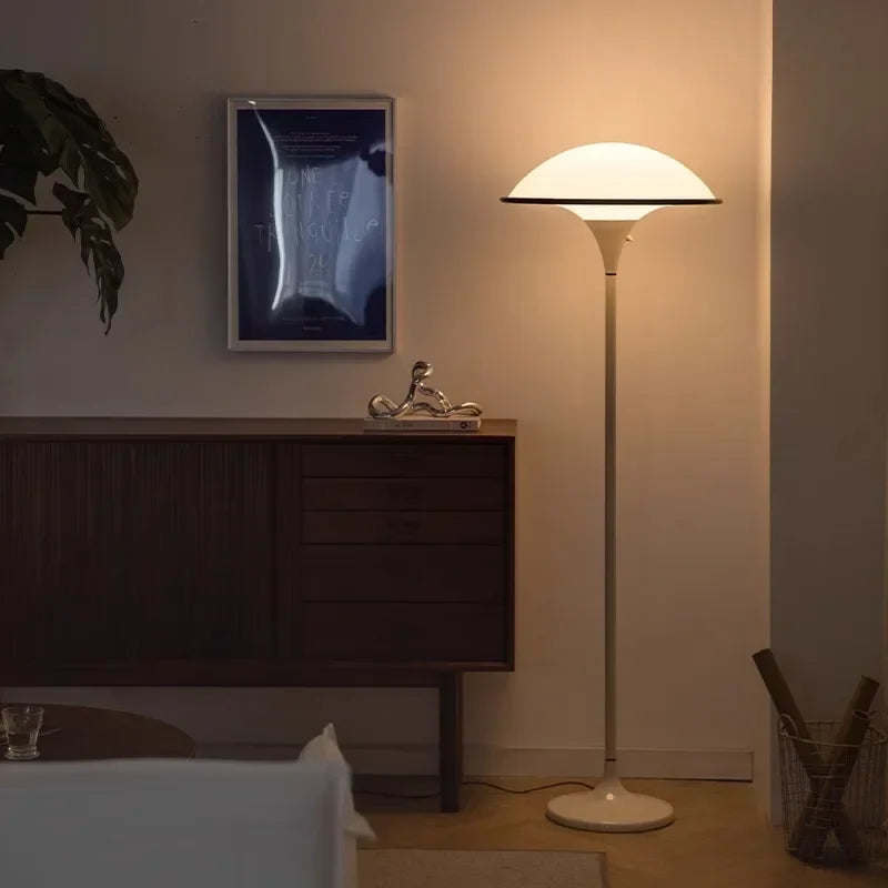 lampadaire nordique design minimaliste avec abat-jour en acrylique