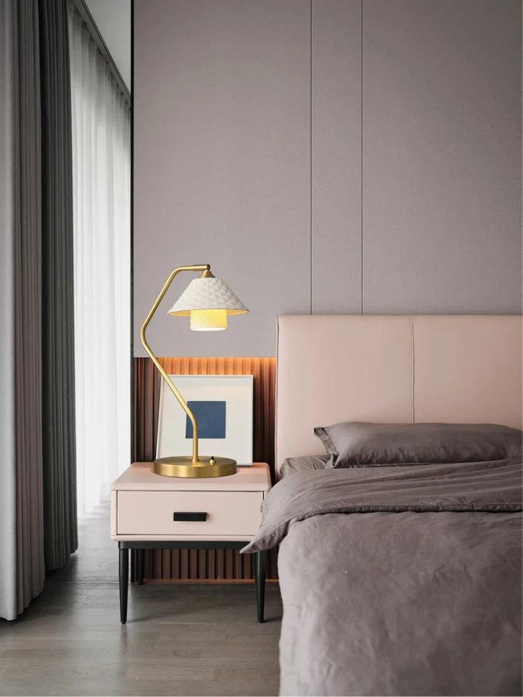 lampe de bureau en céramique et cuivre design moderne angle réglable