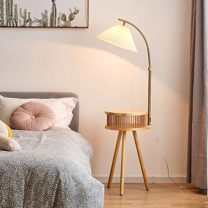 Lampadaire en bois moderne