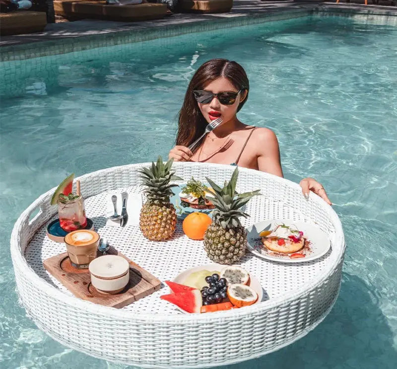 plateau en rotin nordique pour fruits et boissons de piscine