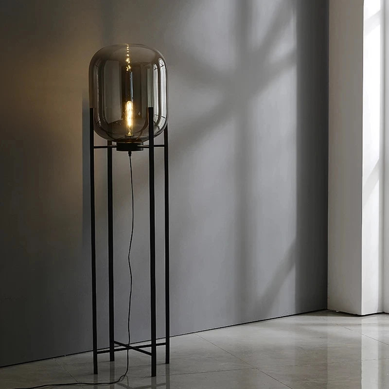 lampadaire post-moderne simple avec verre de cognac