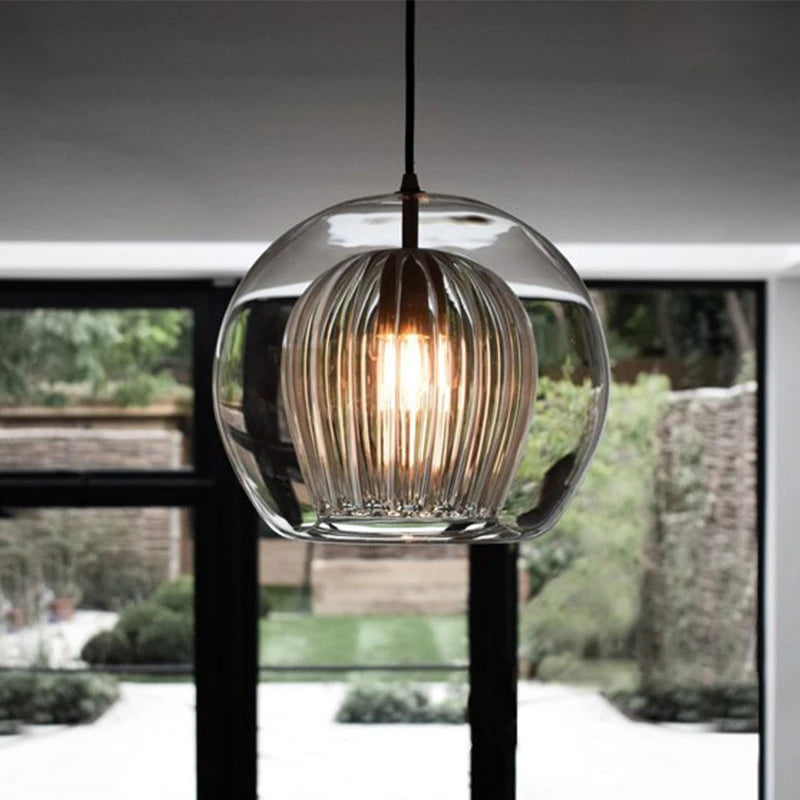 suspension ronde en verre style industriel lumineux et élégant
