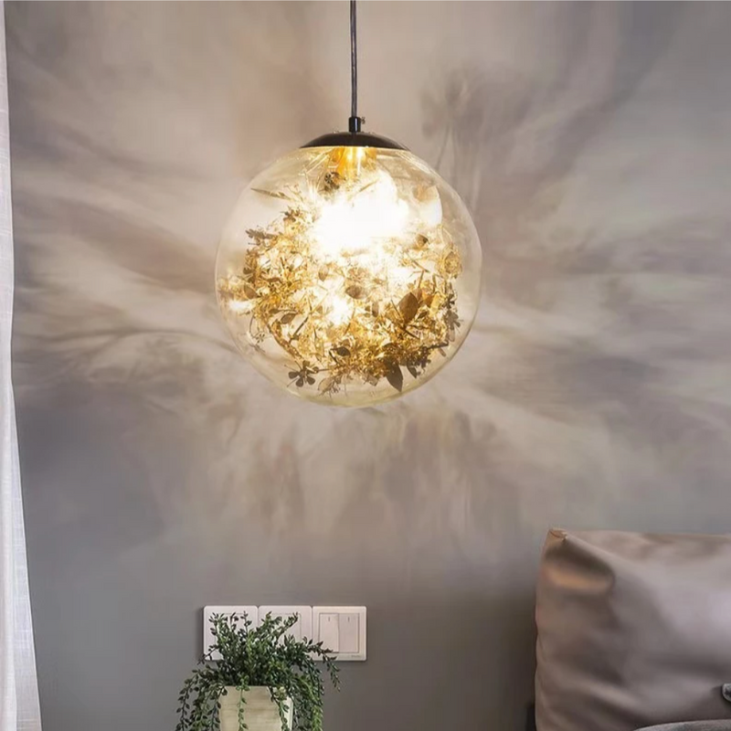 Suspension LED en verre avec fleurs dorée Kevin Reilly