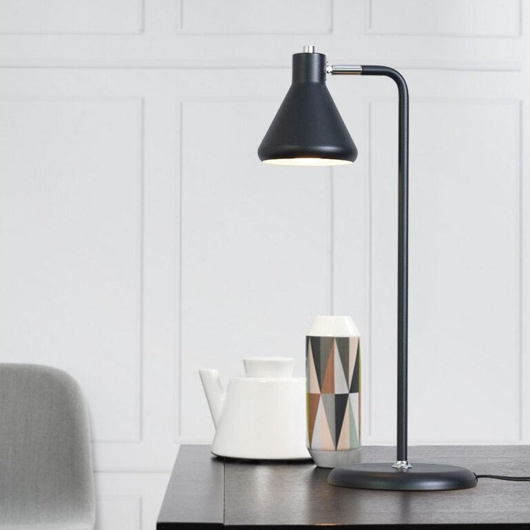 Horbe modern metal desk lamp