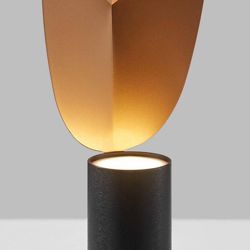 LED table lamp, feather design, illuminated