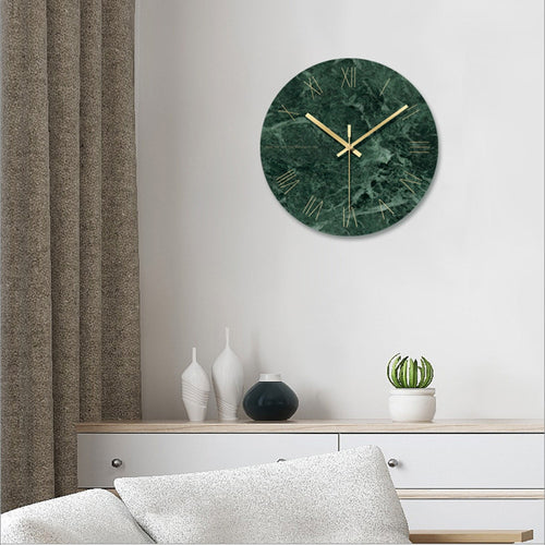 Reloj de pared redondo design en vidrio estilo mármol verde con detalles dorados 30cm