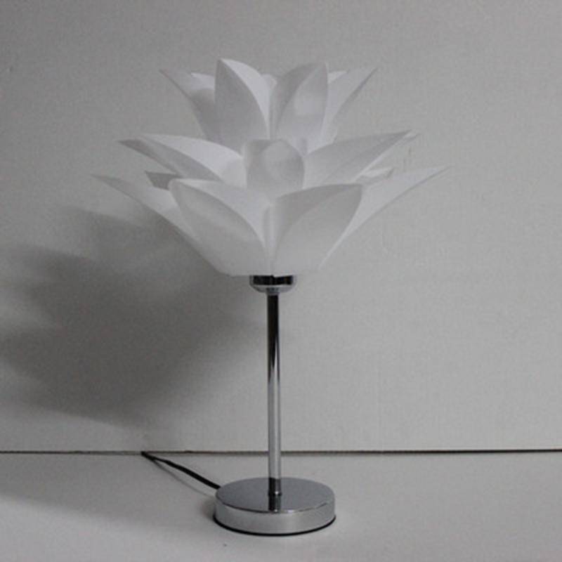 Lámpara de escritorio LED de flor de loto abierta blanca