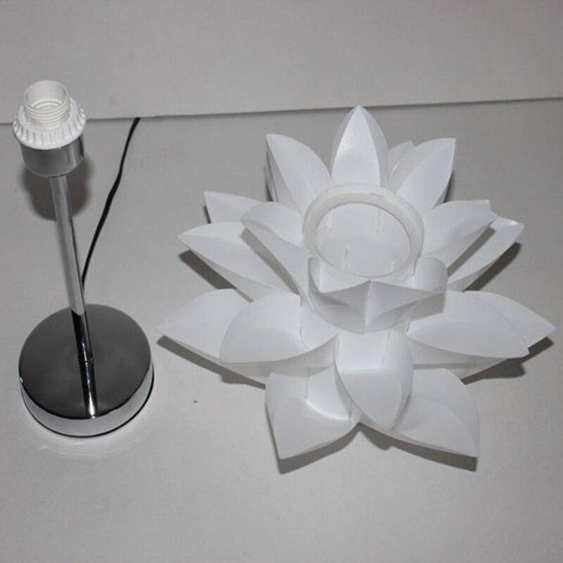 Lámpara de escritorio LED de flor de loto abierta blanca