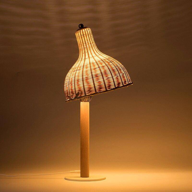 Lámpara de mesa LED con pantalla de ratán de diferentes formas