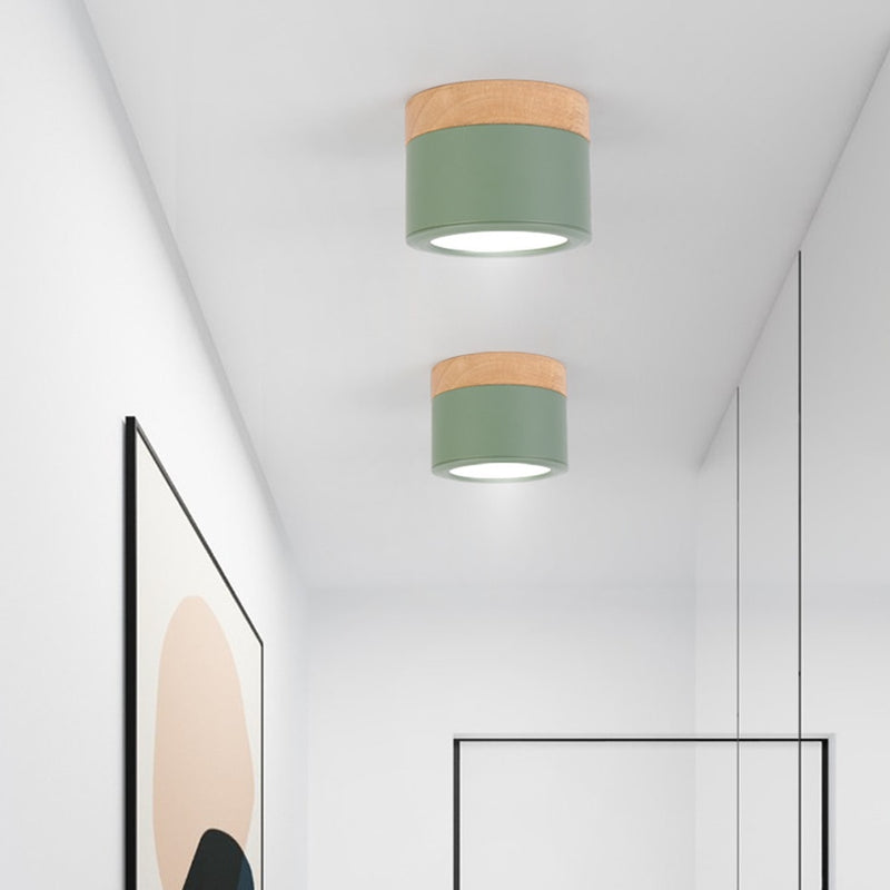 Foco LED moderno Allan en madera y metal de color