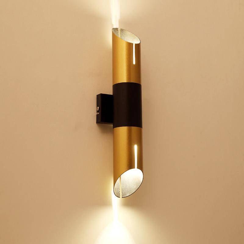 Aplique LED Loft en forma cilíndrica dorada