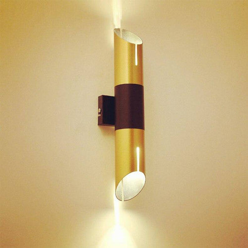Aplique LED Loft en forma cilíndrica dorada