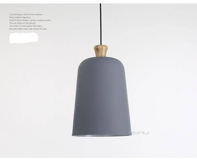 Lámpara de suspensión de diversas formas en aluminio y madera