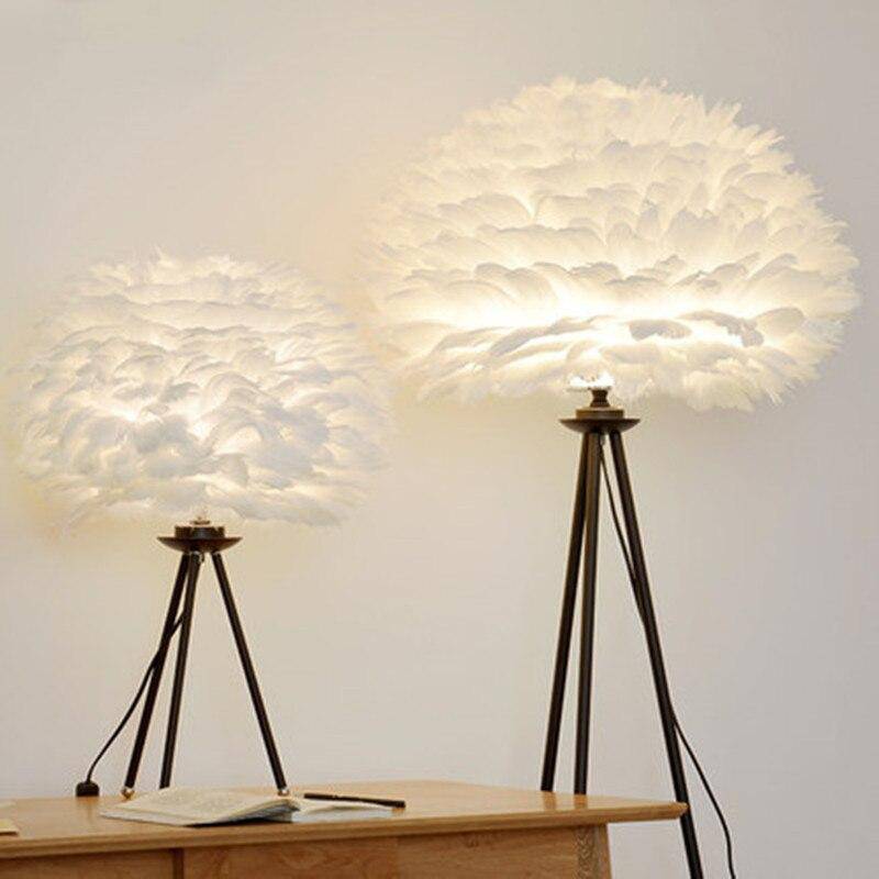 Lampe de chevet à plumes et trépied Father