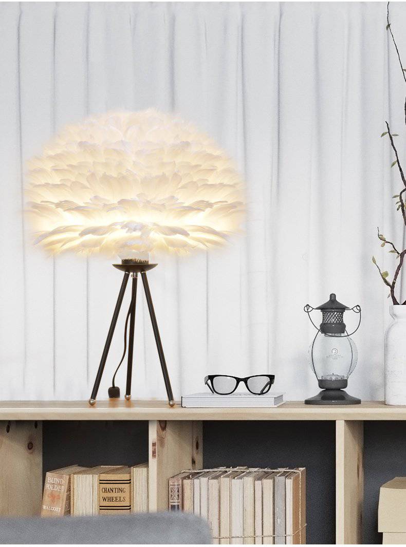 Lampe de chevet à plumes et trépied Father
