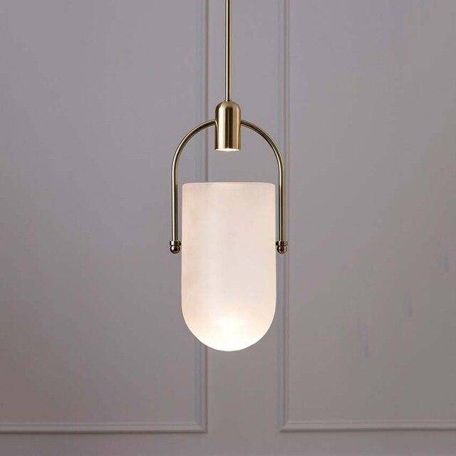 Suspension design en verre éclairé et spot doré Moderne