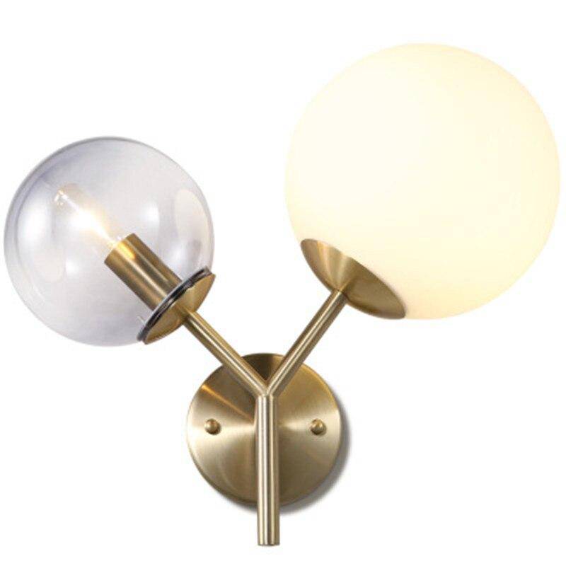 Lámpara de pared design LED en metal dorado con dos bolas de cristal