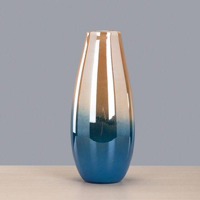 Vase design bleu et doré aux formes arrondies style Luxury
