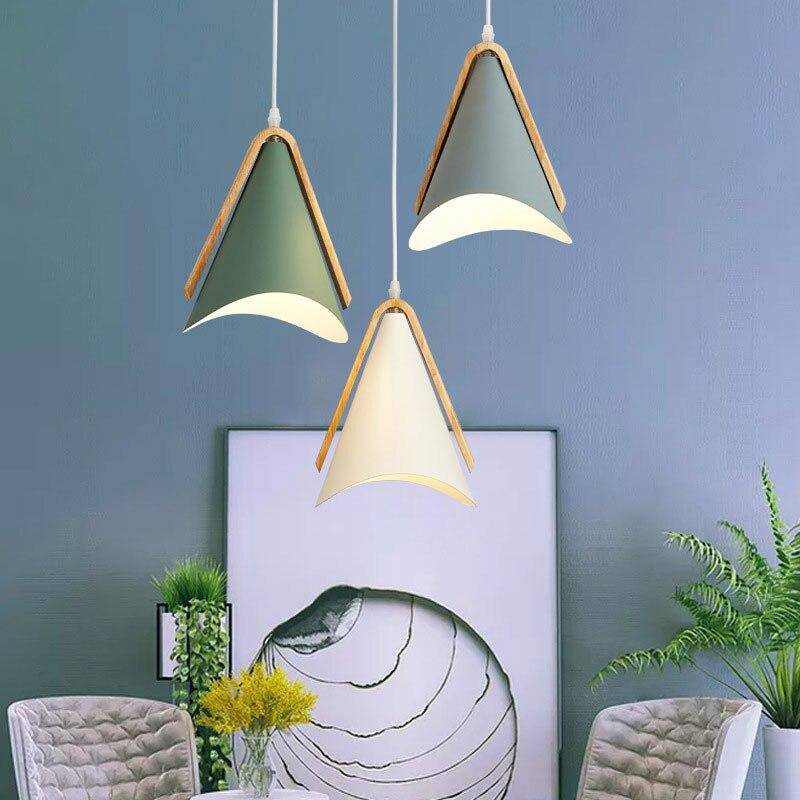 Lámpara de suspensión LED moderno de madera y metal coloreado