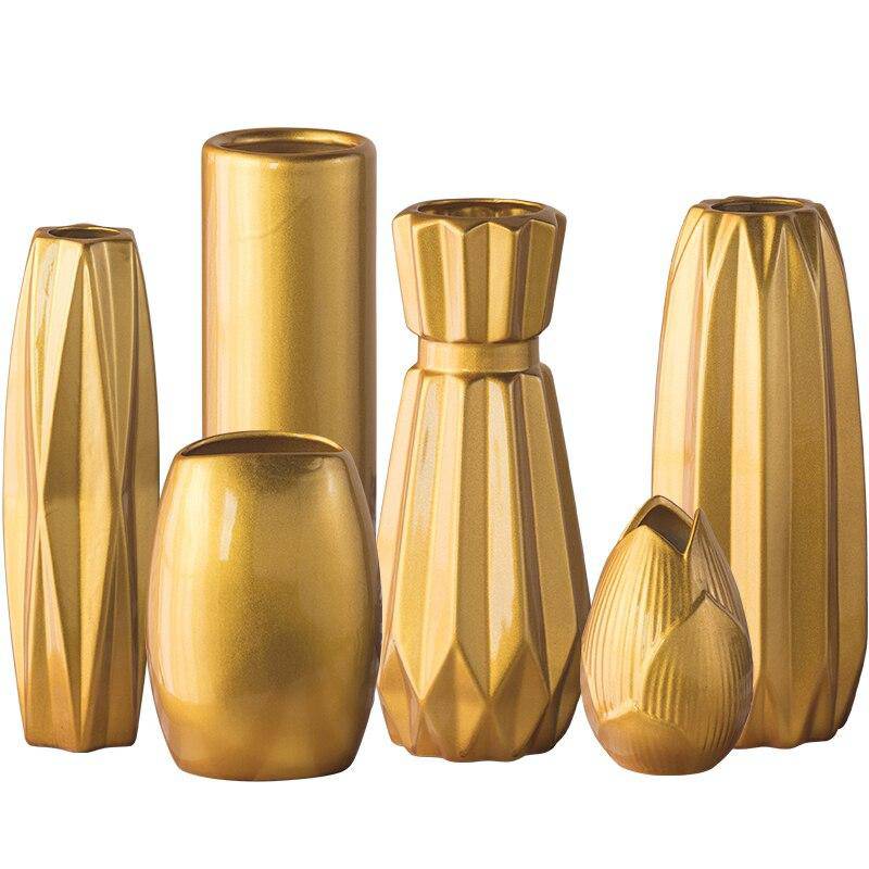 Design vase in gold ceramic with geometric style