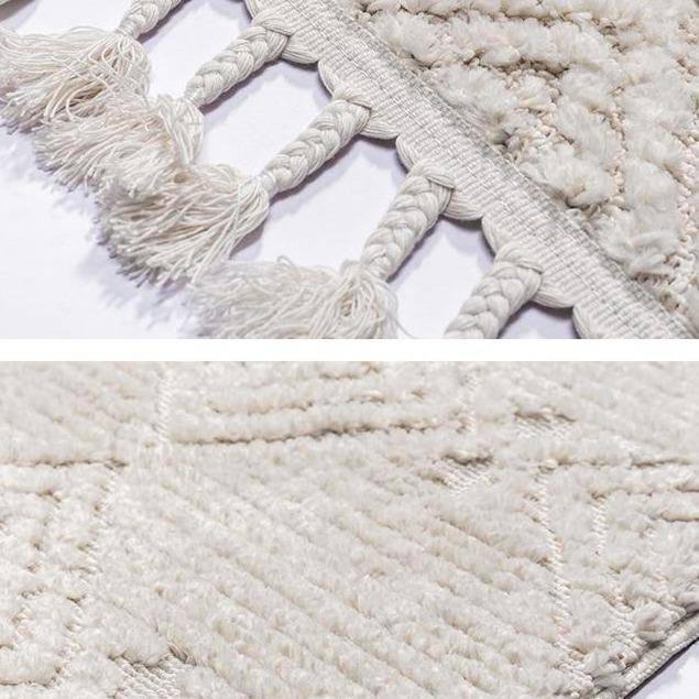 Tapis rectangle berbère blanc à motifs carreaux en relief et franges