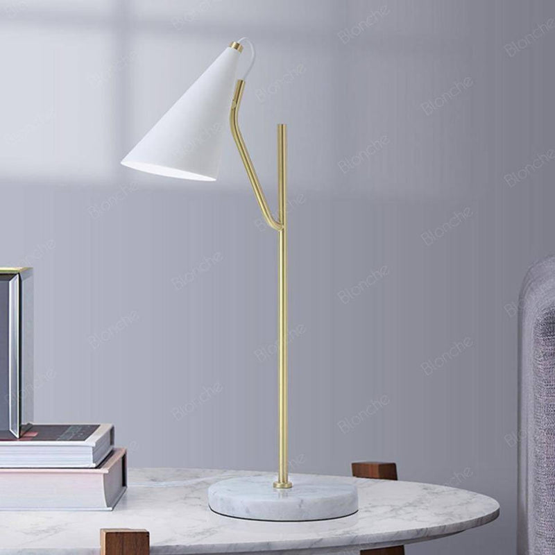 Lampe à poser design LED en marbre avec tube dorée