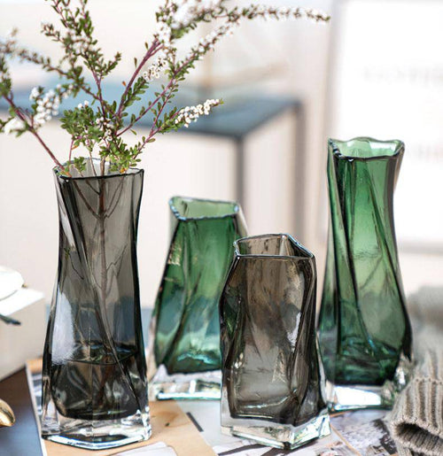 Design glass vase in geometric style Urna