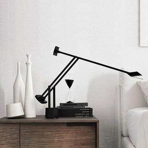 Lámpara de escritorio LED de metal negro de estilo industrial