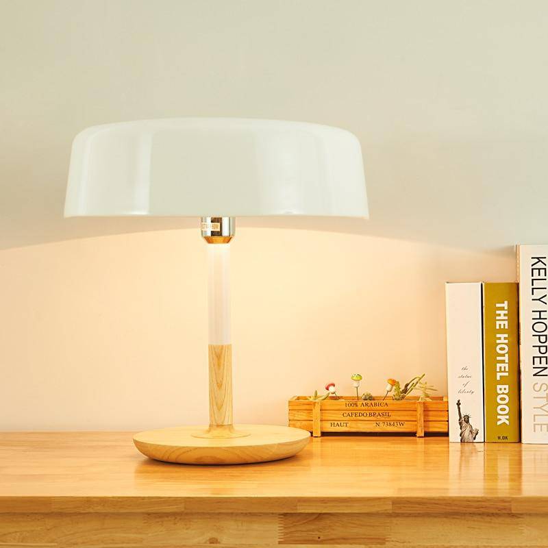 LED design table lamp with wooden base and lampshade Créative
