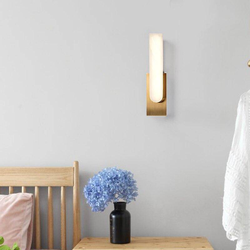 Applique murale design LED allongée avec abat-jour en marbre arrondi