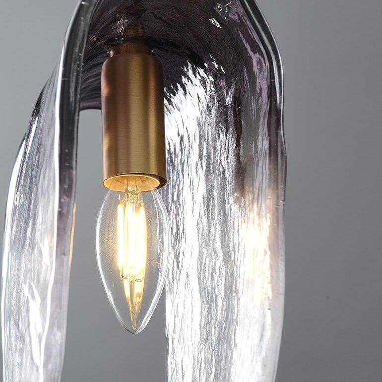 Suspension design LED dorée avec abat-jour en tuile de verre